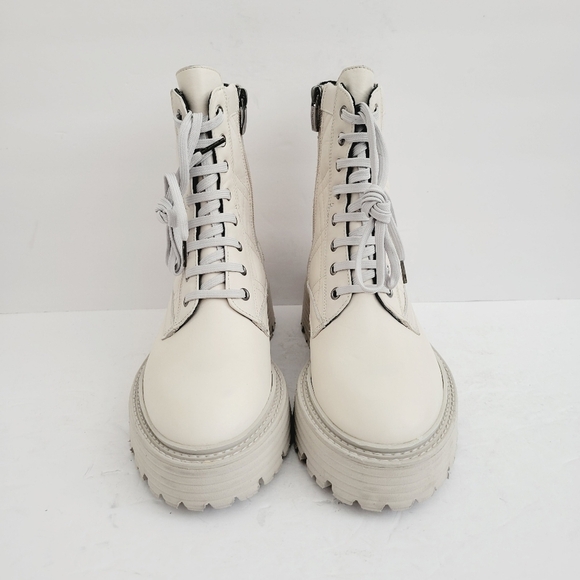 New La Canadienne Yasmine Leather Bootie Natural White, Size 6 - Picture 4 of 8